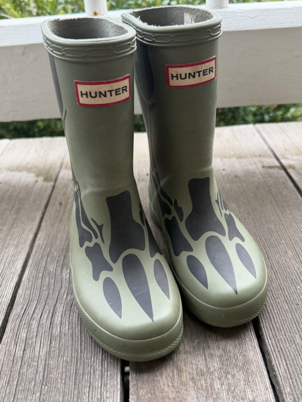 HUNTER Green Dinosaur Bone Rain Boots Size 9